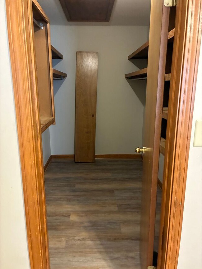 Building Photo - 2702 Oak Meadow Pl