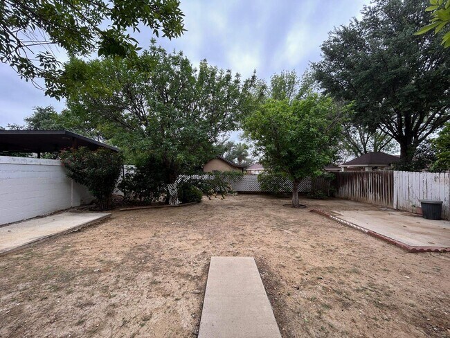Building Photo - 126 Knoll Ave