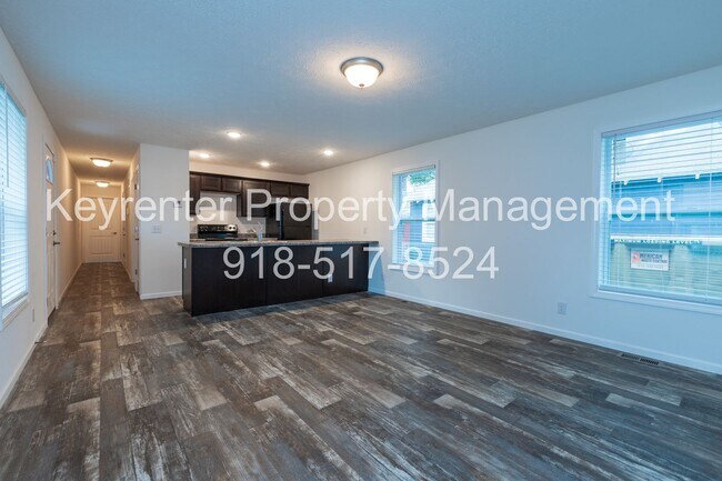 Building Photo - Charming 3-Bedroom Home with Spacious Yard in North Tulsa
