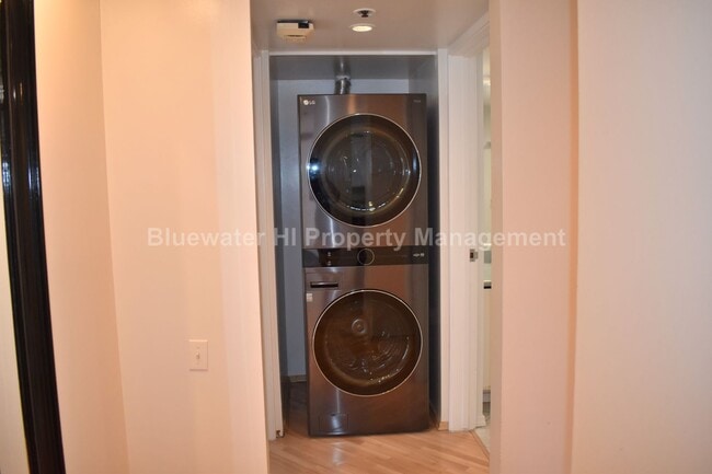 Building Photo - Craigside 1/1/1 Nuuanu Condo