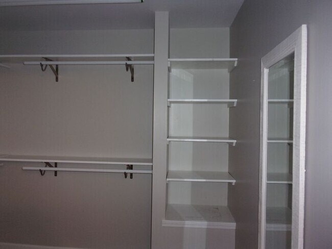 Building Photo - 3 Bedroom 2 Bath Home on over 1 Acre in Yo...