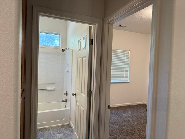 Building Photo - 1296 Woodhaven Ln