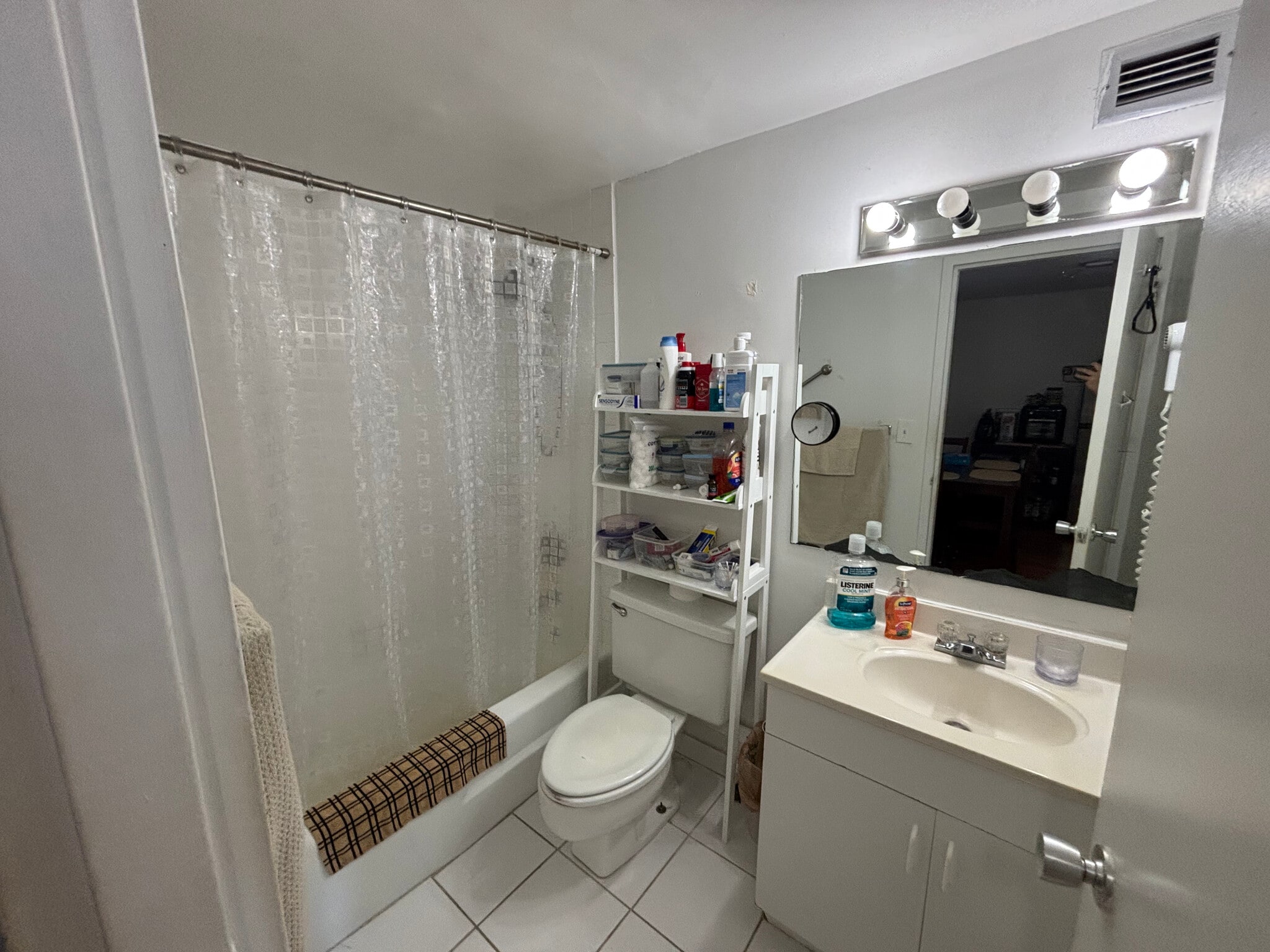 Building Photo - 801 Brickell Bay Dr