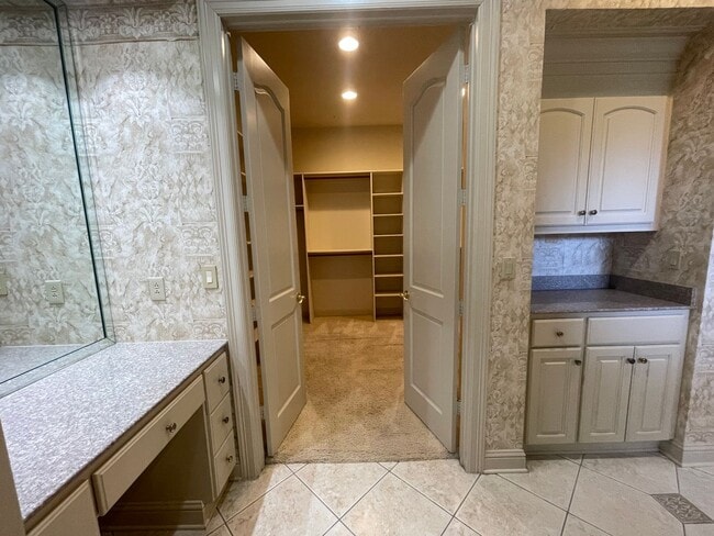 Building Photo - Stonebridge Community! Luxury and Lifestyle Awaits your Call