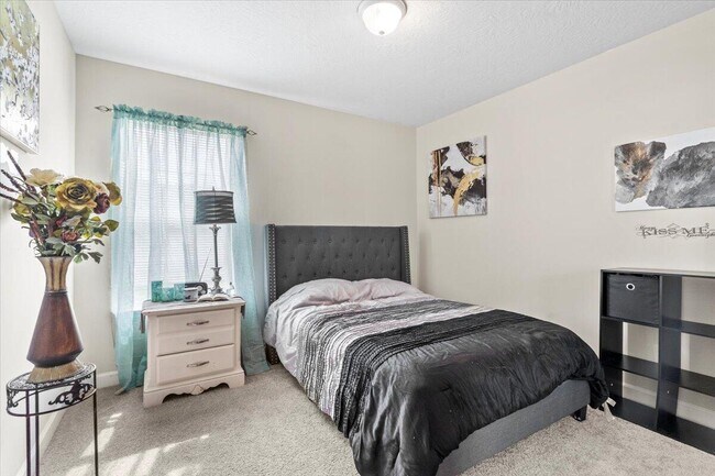 Building Photo - 676 Ventana Dr