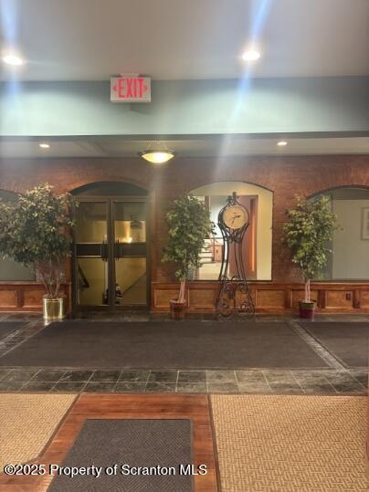 Building Photo - 800 James Ave