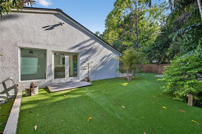 Building Photo - 1511 SW 30th Pl