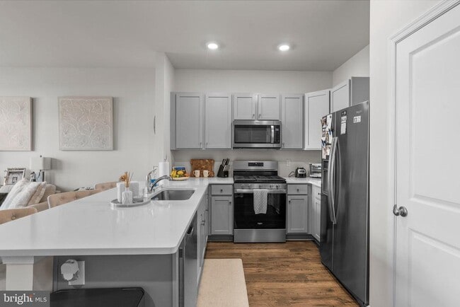 Building Photo - 45 Arlotta St
