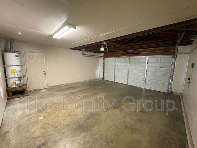 Building Photo - 869 Belmont St