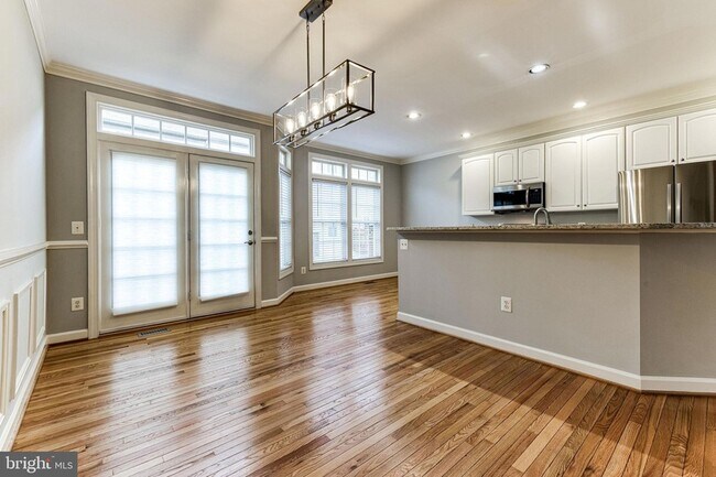 Building Photo - 953 Harrison Cir