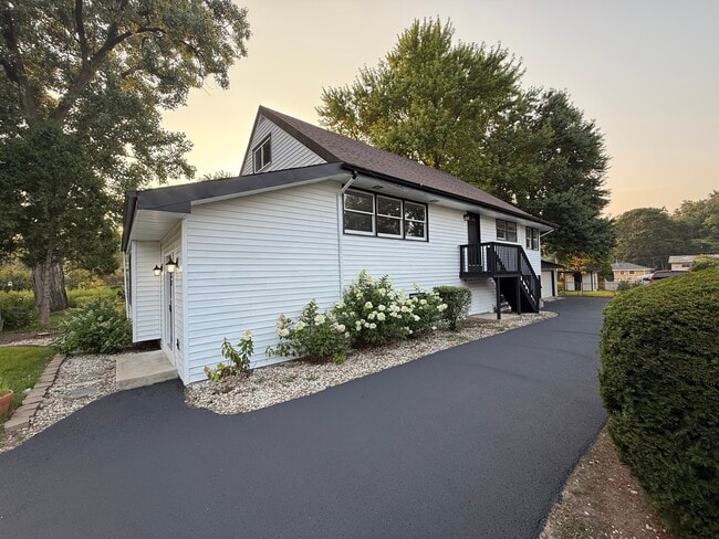 Building Photo - 337 Woodland Dr