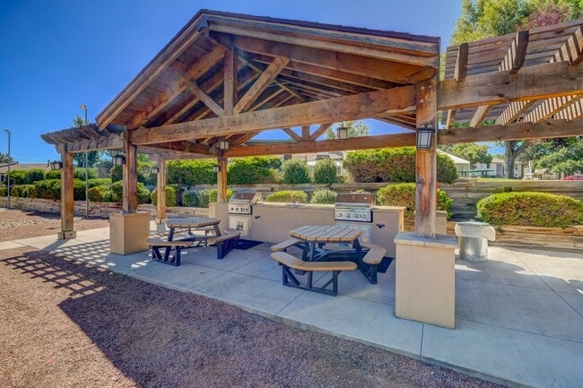 Building Photo - Ridgeview Place