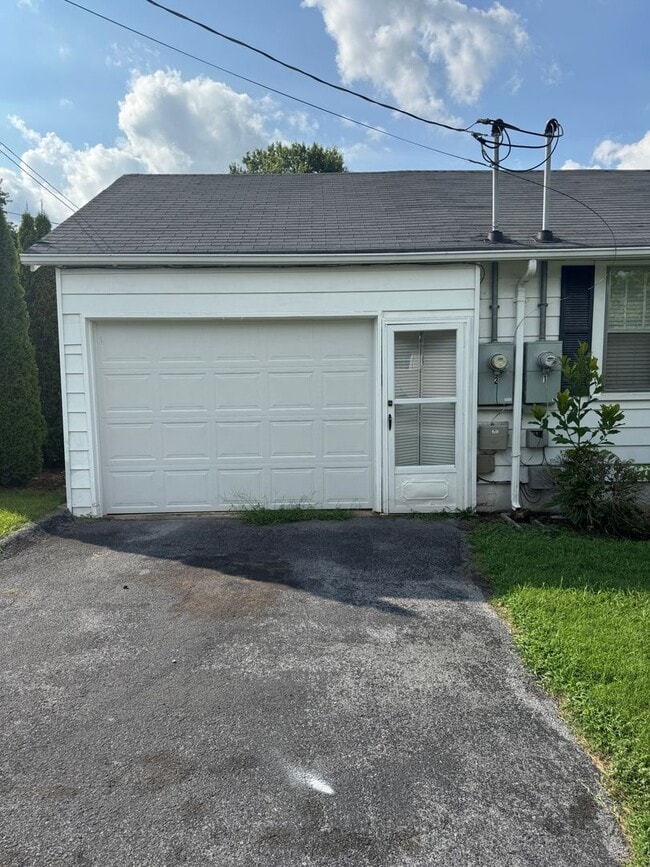 Building Photo - Charming home in the Heart of Bristol VA