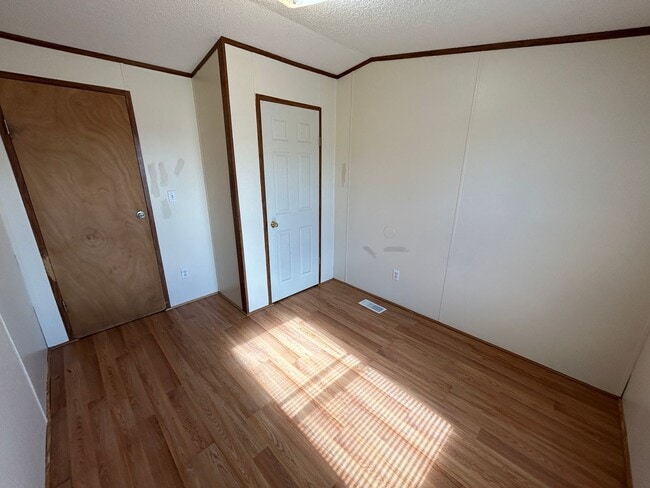 Building Photo - 3 Bed 2 Bath Updated Mobile Home w/ Fenced Yard & Many Amenities