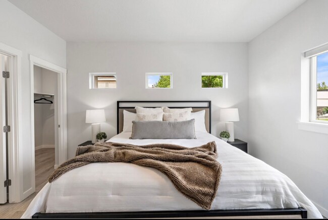 Building Photo - 8965 W Irving St