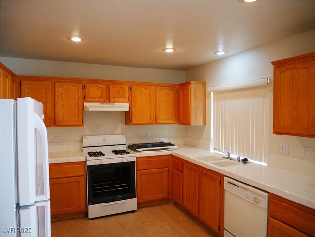 Building Photo - 2313 Avery Dr