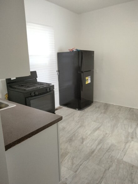 Kitchen - 4203 W Maypole Ave