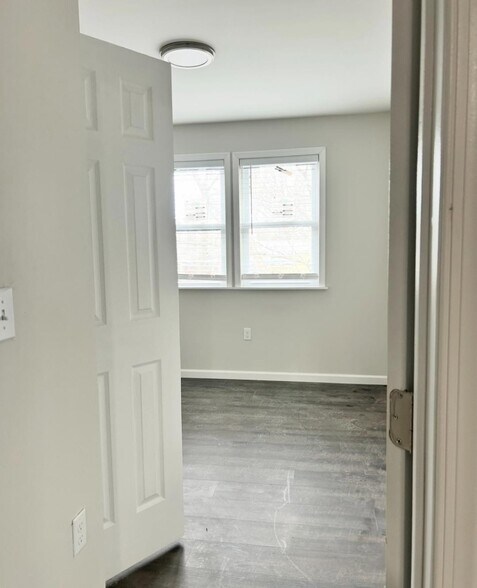 Building Photo - 1532 Holbrook St