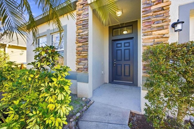 Building Photo - 5588 Sycamore Canyon Dr