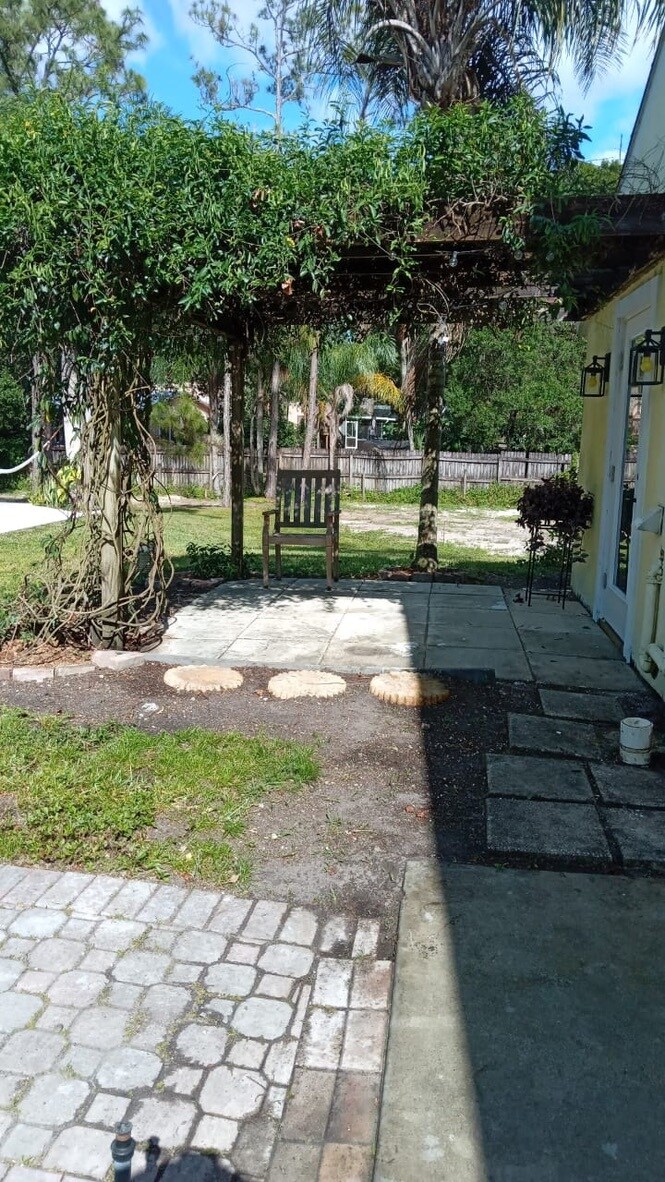 Approach to entrance - 15888 118th Trl N