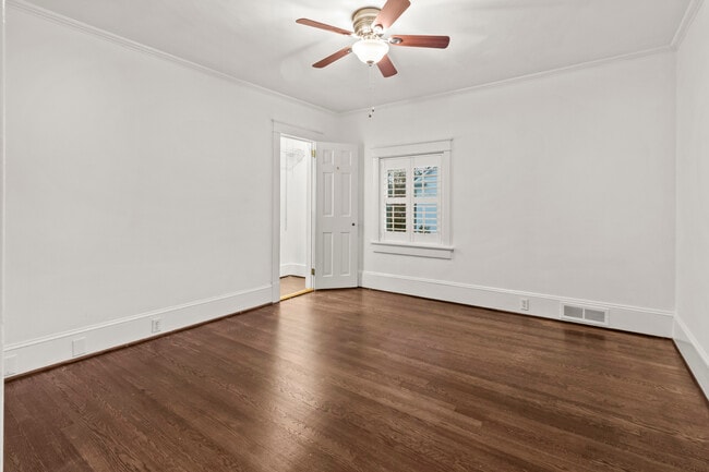 Building Photo - 1502 Tryon Rd