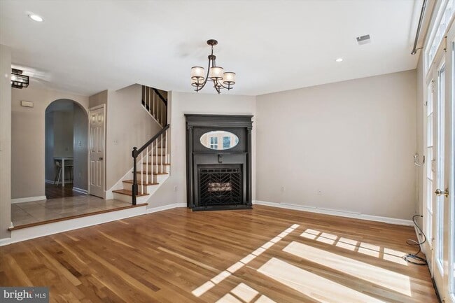 Building Photo - 450 W Glebe Rd