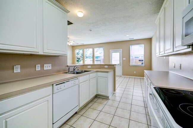 Building Photo - 14306 Mirkwood Ln