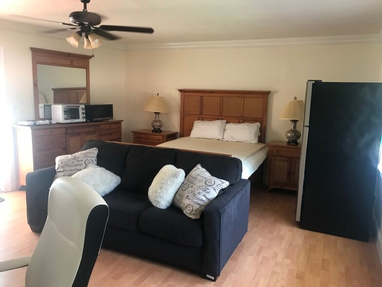 queen bed set - 630 NW 7th Ave