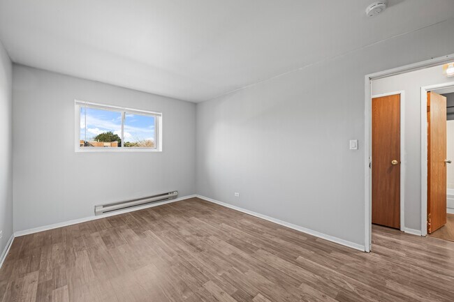 Building Photo - 1324 Geneva Dr