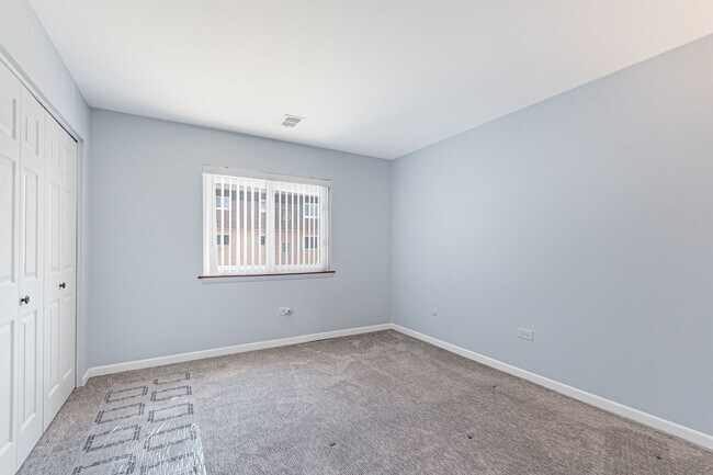 Building Photo - 9446 Bay Colony Dr