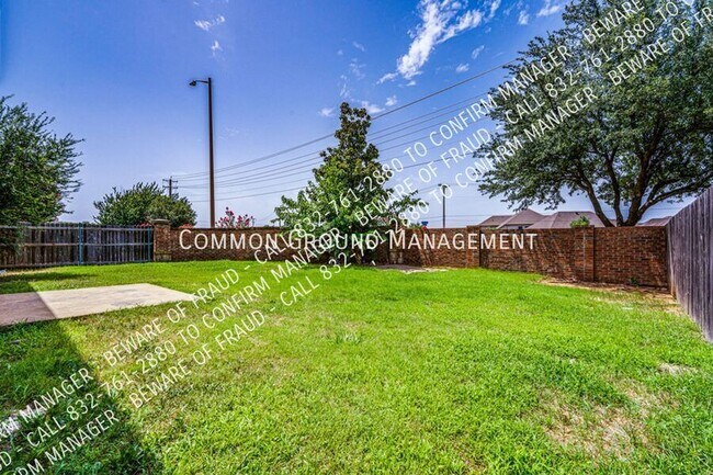 Building Photo - 615 Ragwood Rd