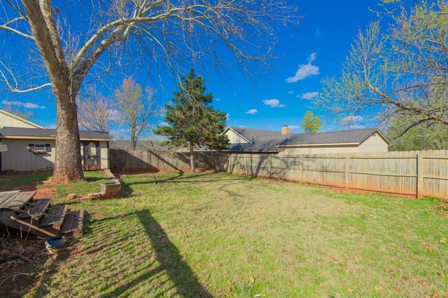 Building Photo - 504 S Country Side Trail