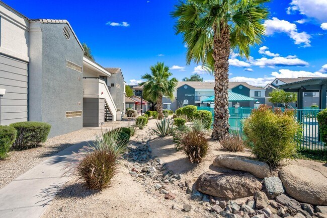 Building Photo - 3065 N 67th Ave