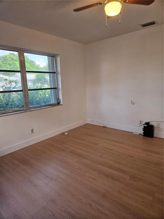 Building Photo - 1400 NW 90th Way
