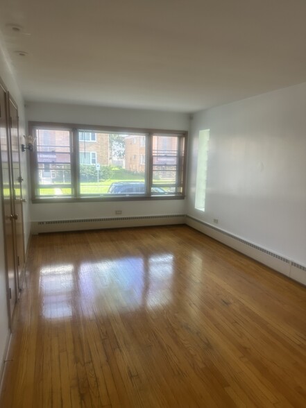 Building Photo - 10306 Chaucer St