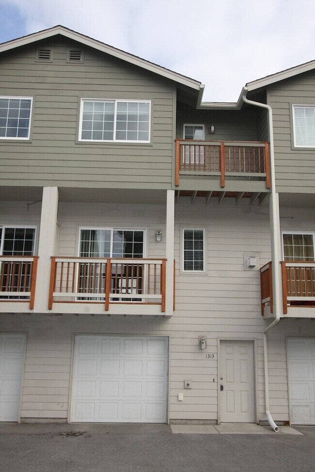 Primary Photo - 2 Bedroom Condo near Downtown Anchorage!