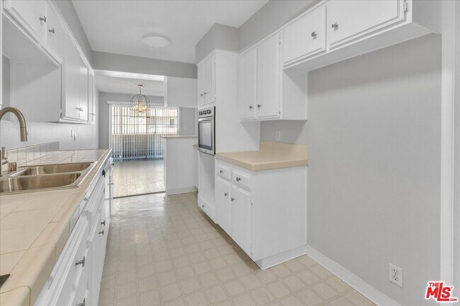 Building Photo - 4647 Willis Ave