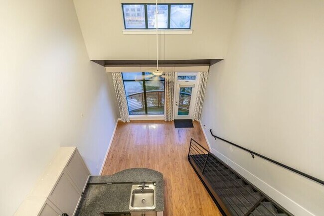 Building Photo - 115 E Park Avenue UNIT 419