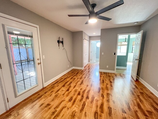 Building Photo - HOUSE - CLARKDALE