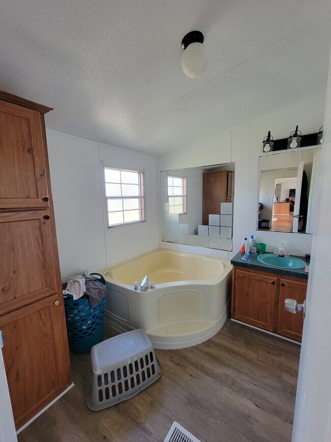 Building Photo - 3114 Dairyland Rd