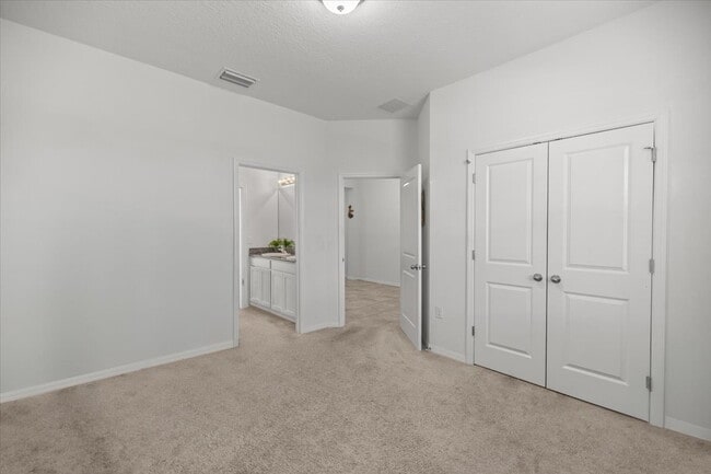 Building Photo - **Spacious 4-Bedroom, 3.5-Bath Home with Private Guest Suite and 3-Car Garage**
