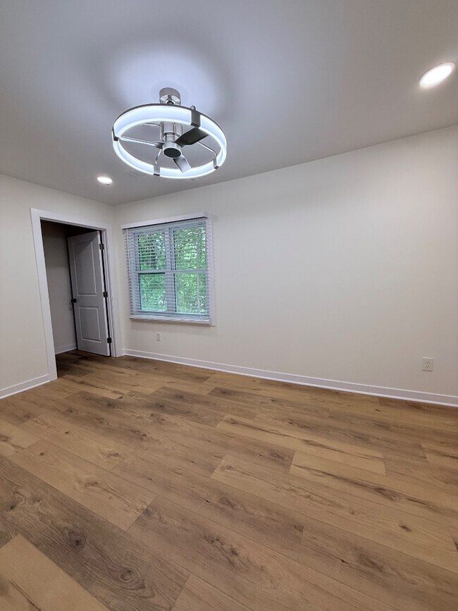 Building Photo - 213 Hembree Park Terrace
