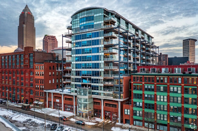 Primary Photo - Pinnacle Condominiums