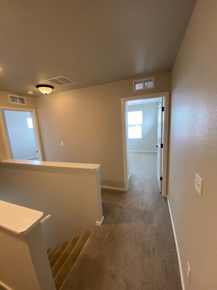 Building Photo - 2614 Avenger Pl #5