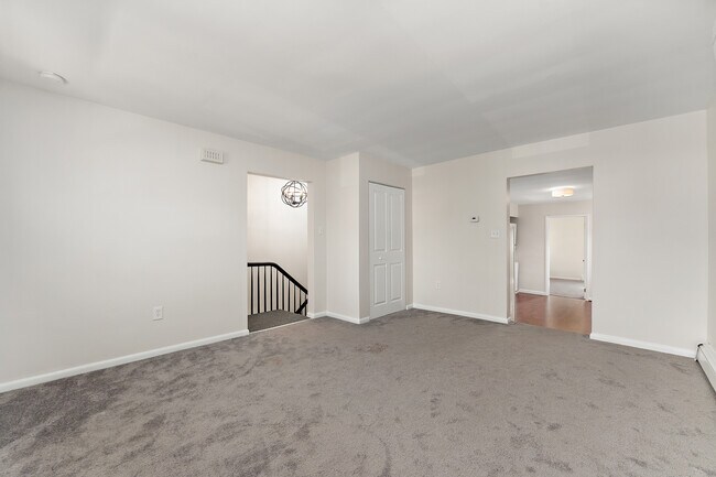 Building Photo - 350 Chestnut St