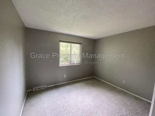 Building Photo - 10870 Stuart Cir