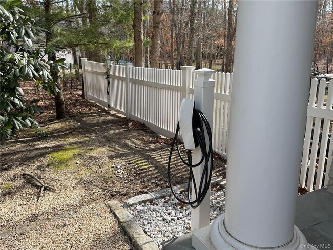 Building Photo - 27 Deer Path