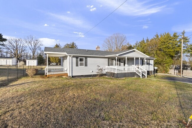 Building Photo - Charming 3 Bedroom Home for Rent!