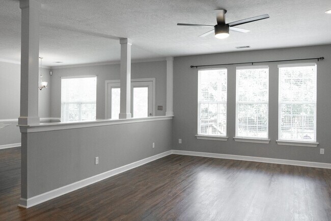 Building Photo - 724 Avrett Cir