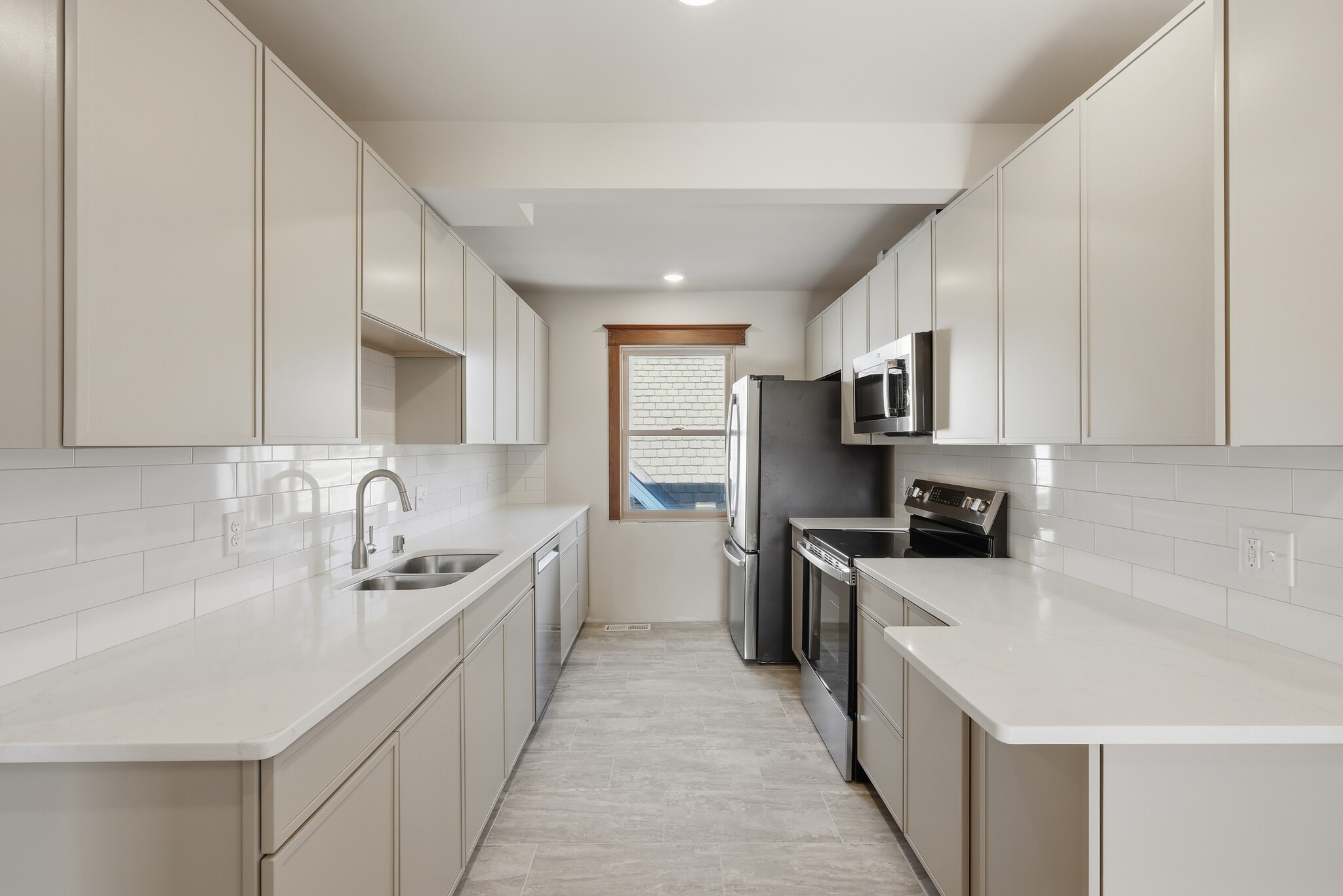 Building Photo - 808 W Main St